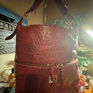 Dooney & Bourke Dillon Shoulder Bag
GUC
Maroon/Burgandy